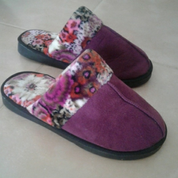 Vera Bradley Shoes - Vera Bradley House Shoes/Slippers NWOT Vera Bradley Shoes - Vera Bradley House Shoes/Slippers NWOT